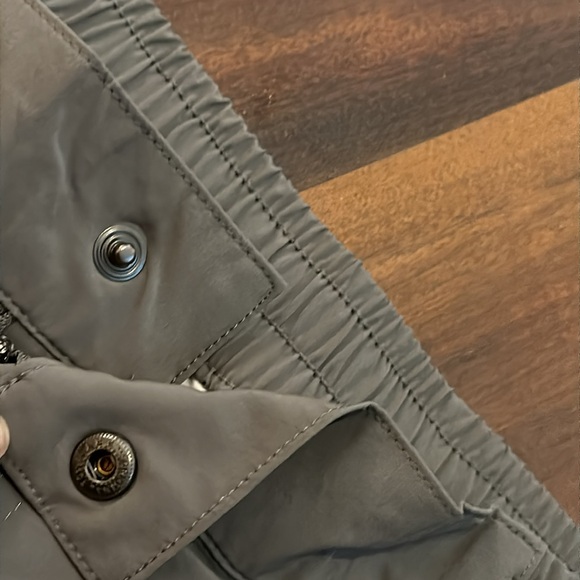 LL Bean Women Gray Bermuda Shorts 9” Inseam Size 12 Regular- Snap/Zip Closure - Picture 6 of 9